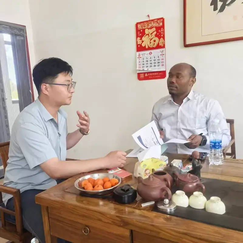 Clienții africani au vizitat Liweiyuan pentru a extinde în comun piața de structuri din oțel african