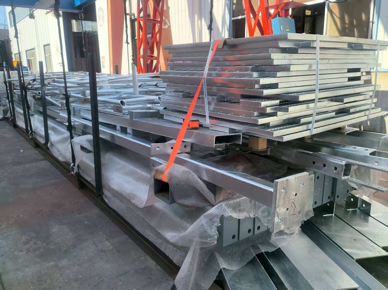 Scalele din oțel ajung în Insulele Cayman: Un nou element arhitectural își începe călătoria trans-Pacific